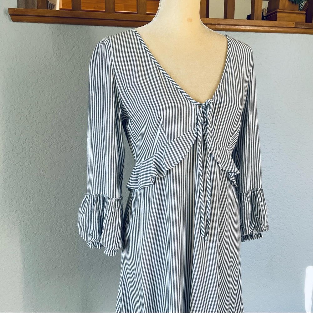 AE Mini Dress Stripe Flirt gray Ruffle Open Back Size S Long Balloon Sleeve - Picture 5 of 11